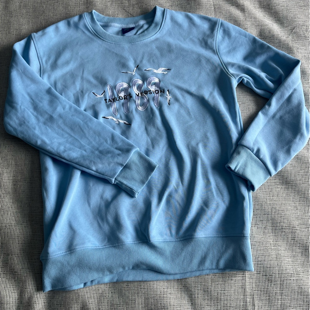 Perfect for Taylor Swift fans - Picture 2 of 2